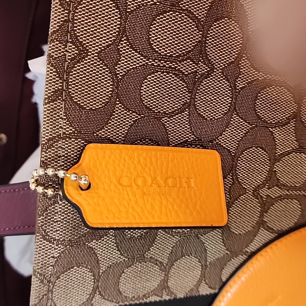 COACH DEMPSEY TOTE 40" - Picture 10 of 14